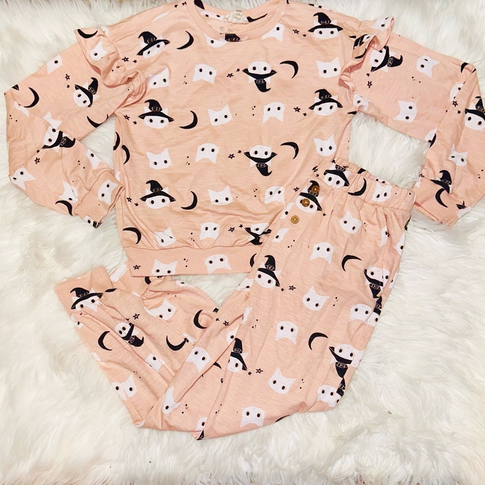 Girl’s light off pink- beige Halloween witch cat and moon outfit 7/8